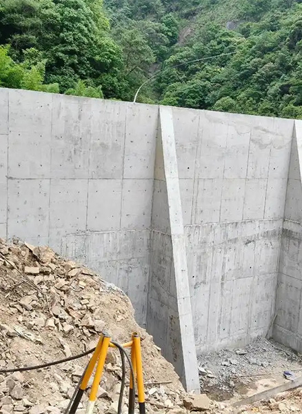 信阳潢川县重力式挡土墙